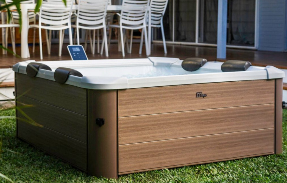 Сборный уличный джакузи Mspa Oslo Amber Plus 180х180х65см М-Спа Осло Амбер Плюс с гидромассажем